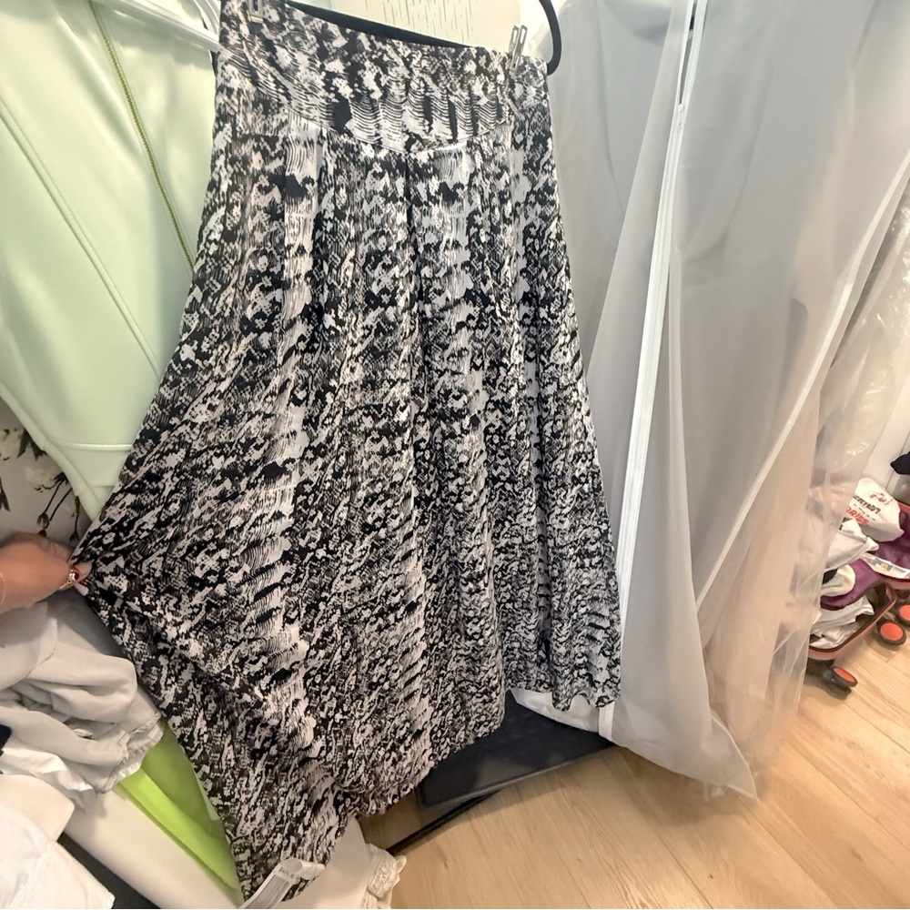 REISS Elegant A-Line Maxi Skirt – Minimalist & Chic